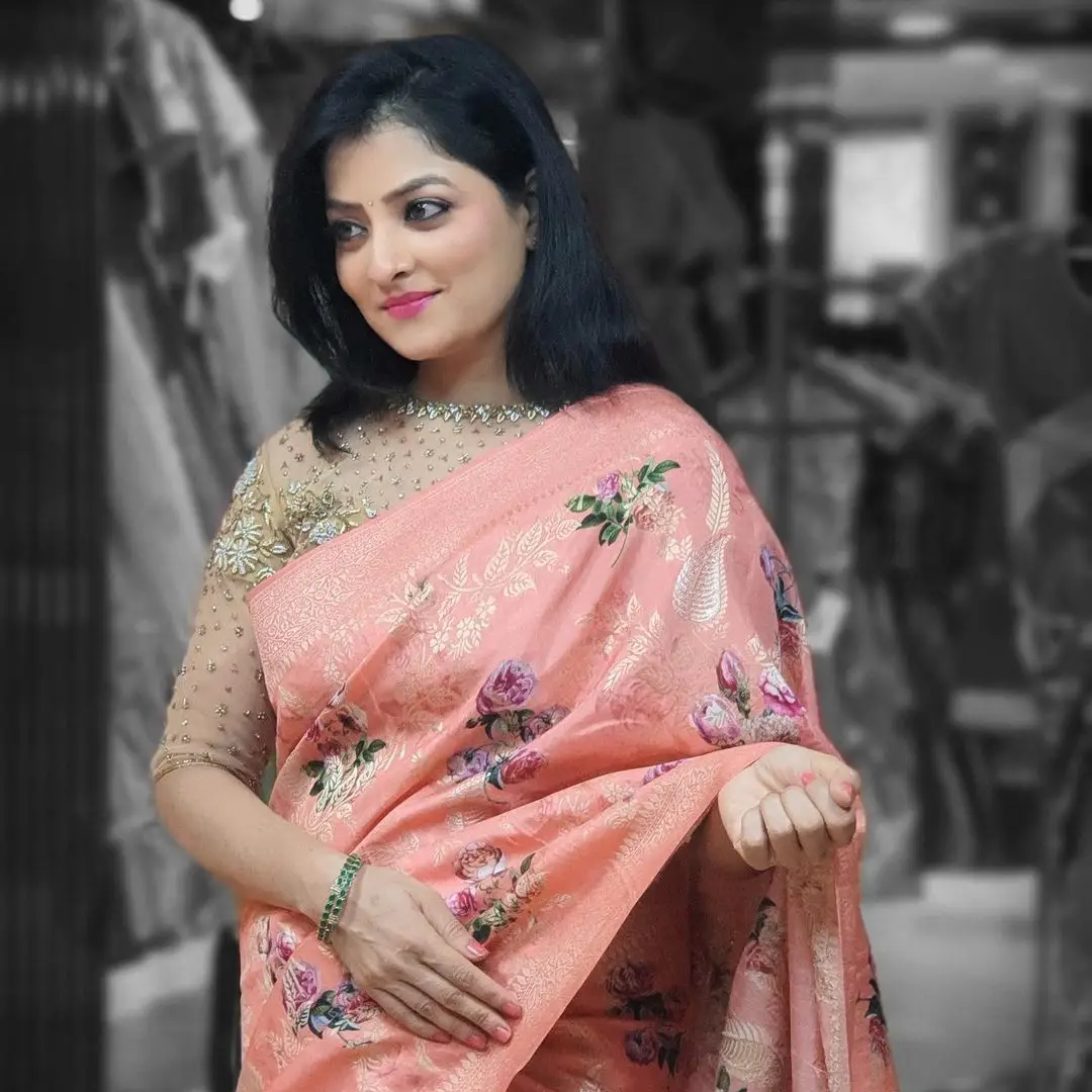 etv abhiruchi madhuri kandavalli in pink saree blouse